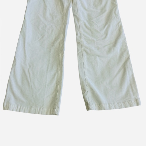 Faherty Stretch Corduroy Patch Pocket Pants in White - Picture 9 of 14